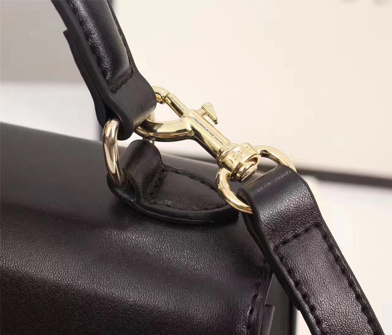 fake-designer-handbags